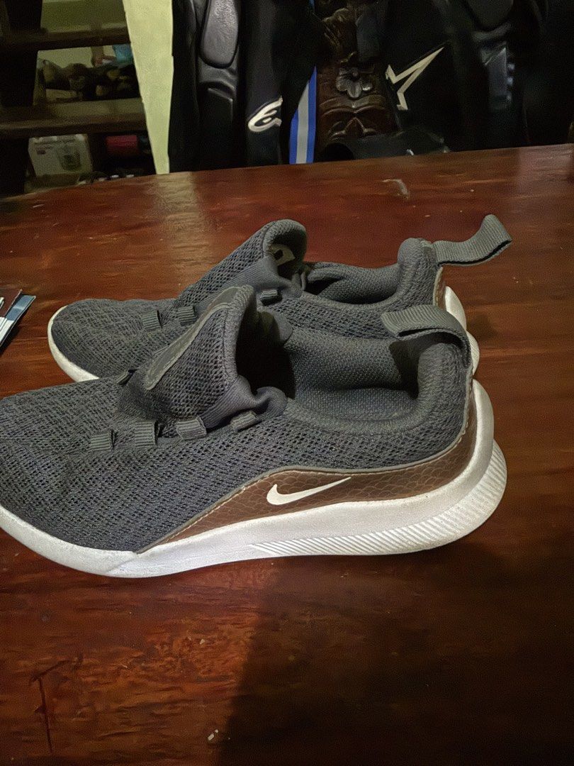 Nike Sportswear Shoes (Category: Babies & Kids Fashion) located in Taguig. Submitted by pepperonia_01 (Listing ID 1427225586, Image 3). Description: .