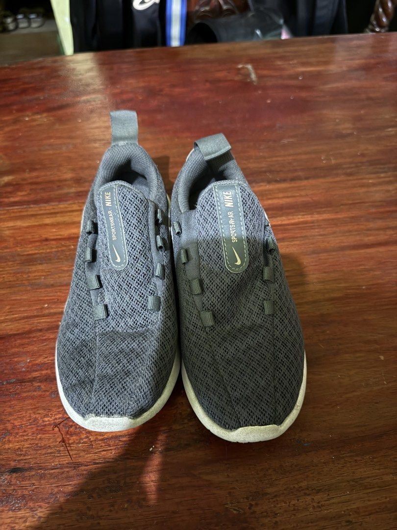 Nike Sportswear Shoes (Category: Babies & Kids Fashion) located in Taguig. Submitted by pepperonia_01 (Listing ID 1427225586, Image 2). Description: .