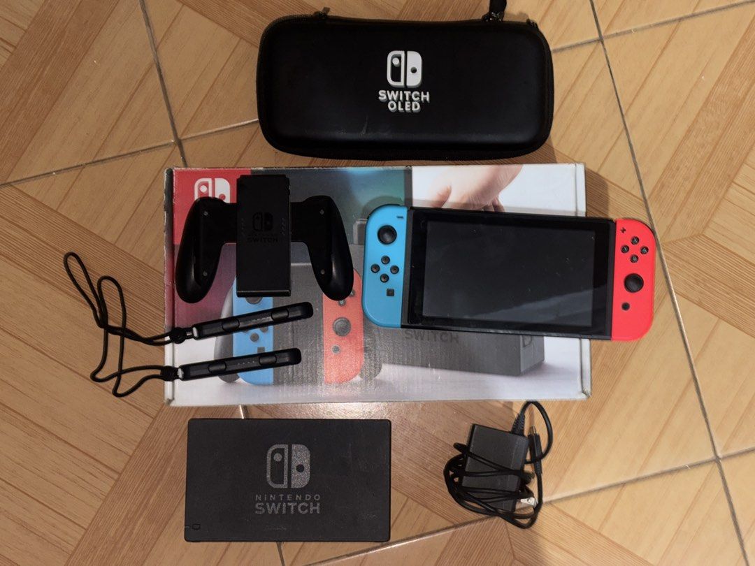 Nintendo Switch V1 Console (Category: Nintendo) located in Manila. Submitted by ganyuchild76974 (Listing ID 1427280631, Image 1). Description: Nintendo Switch V1 [NOT JAILBREAK] Complete accessories With Switch Pouch .