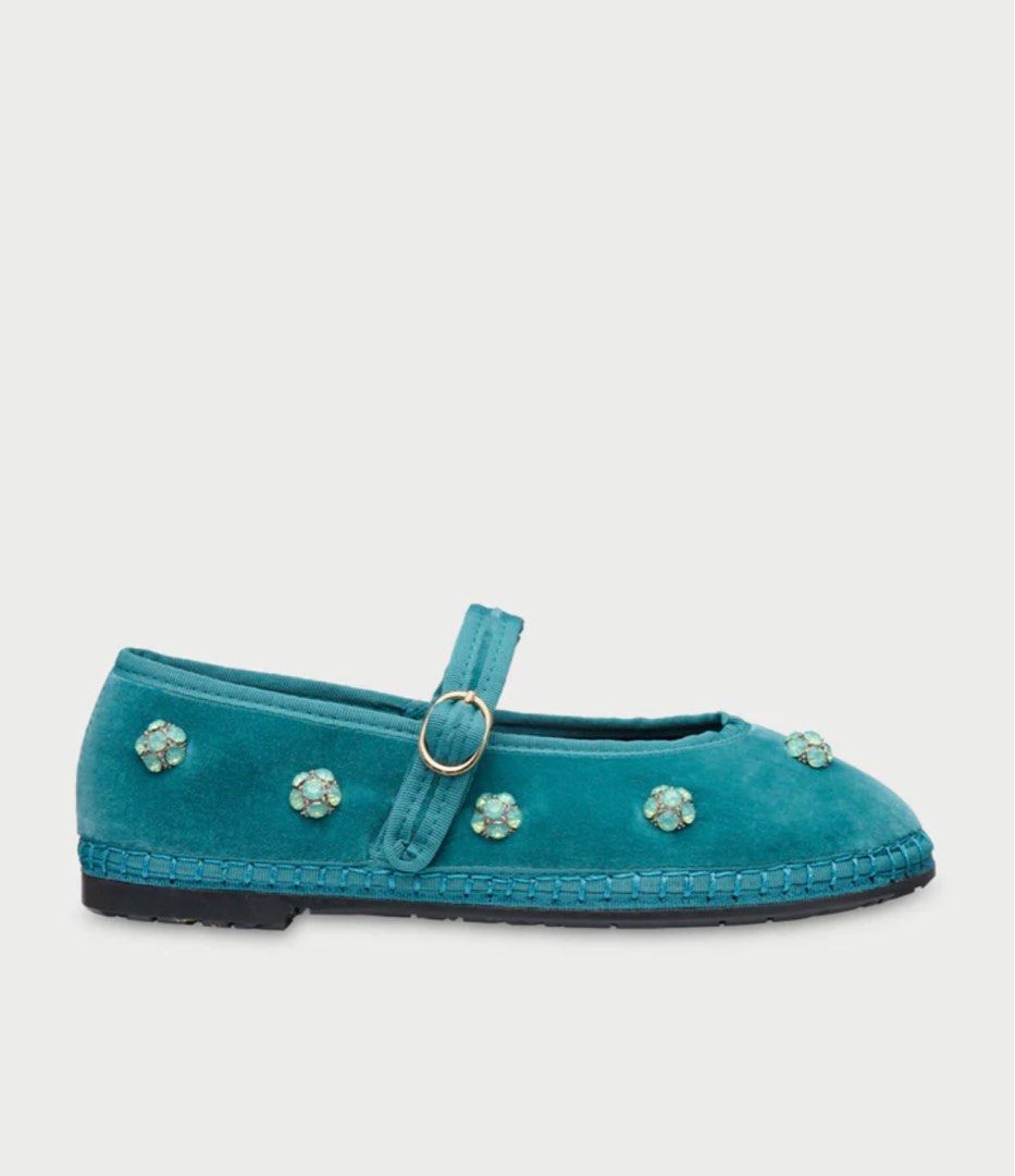 On Hand Flabelus Pierre Flower Studs Green size 39 (Category: Flats & Sandals) located in Manila. Submitted by sarisaristorehk (Listing ID 1427243501, Image 2). Description: Size 39 Brand new.