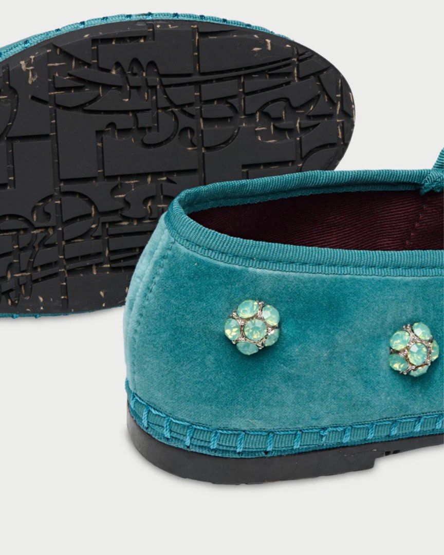 On Hand Flabelus Pierre Flower Studs Green size 39 (Category: Flats & Sandals) located in Manila. Submitted by sarisaristorehk (Listing ID 1427243501, Image 3). Description: Size 39 Brand new.