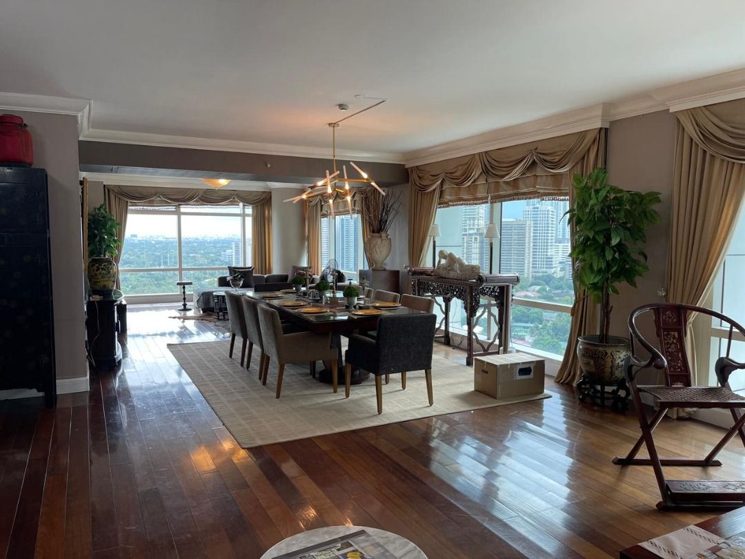 One Roxas Triangle Tower 3 BEDROOM FOR SALE (Category: Apartments & Condos) located in Makati City. Submitted by demi_09171702560 (Listing ID 1427209880, Image 3). Description: CODE: 9199 One Roxas Triangle Tower For Sale - 145,000,000.00 DETAILS: # BR: 3BR # TB: 3 FA: 330 Inclusions: Fully Furnished Parking Slot: 3.