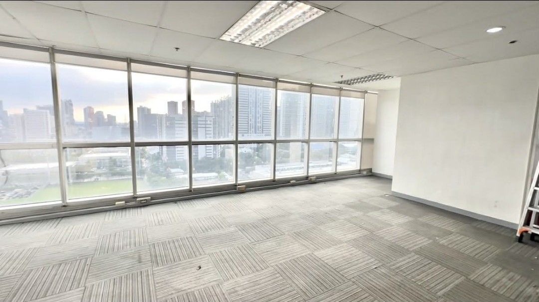 One San Miguel Office Space for Lease (Category: Commercial) located in Makati City. Submitted by lyka_splendorrealty.corp (Listing ID 1427231759, Image 1). Description: For Lease One San Miguel Office space - 155sqm - 17th floor - 2 Executive Rooms - 2 Toilets - Pantry Area - with new air conditioning units P93,000.