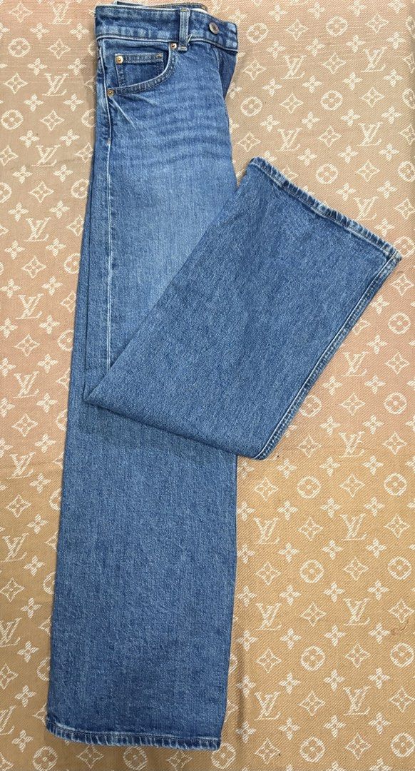 Original ZARA H&M BERSHKA (Category: Shorts) located in Quezon City. Submitted by leb25 (Listing ID 1427296653, Image 1). Description: Size 24 to 25 25 to 26 Clothes XS SMALL Medium .