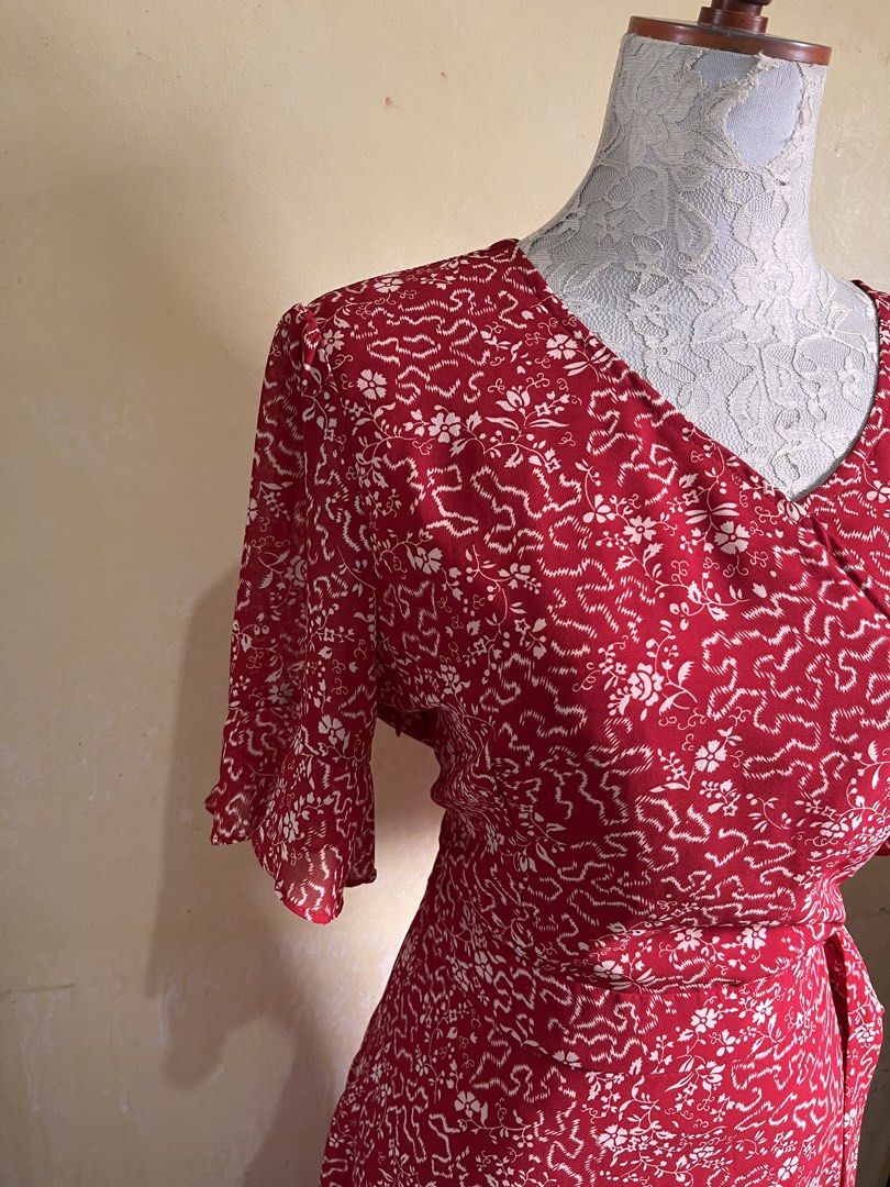 Red Floral Wrap Dress (Category: Dresses) located in Quezon City. Submitted by havenshubb (Listing ID 1427166023, Image 2). Description: Bust: 44” Waist: 38” Length: 46” Can ship thru shoppe co, J&T, LBC, Payment: RCBC, CBS, GCash, UB .