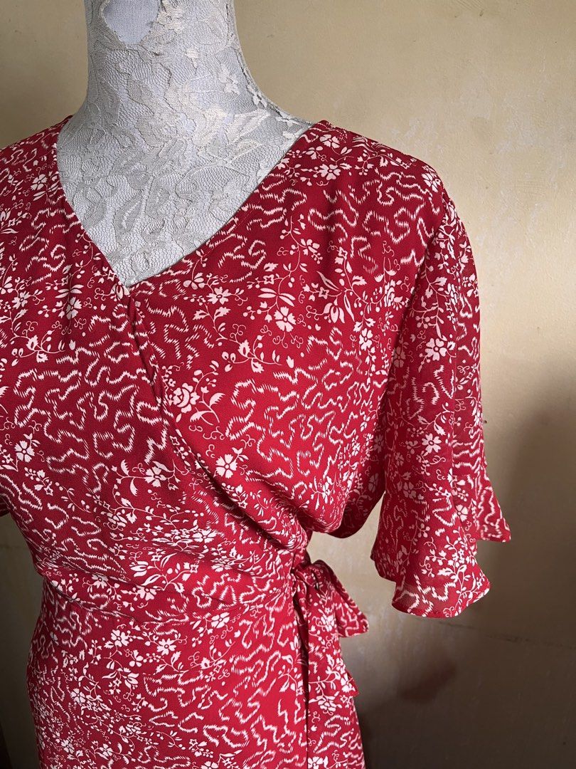 Red Floral Wrap Dress (Category: Dresses) located in Quezon City. Submitted by havenshubb (Listing ID 1427166023, Image 3). Description: Bust: 44” Waist: 38” Length: 46” Can ship thru shoppe co, J&T, LBC, Payment: RCBC, CBS, GCash, UB .
