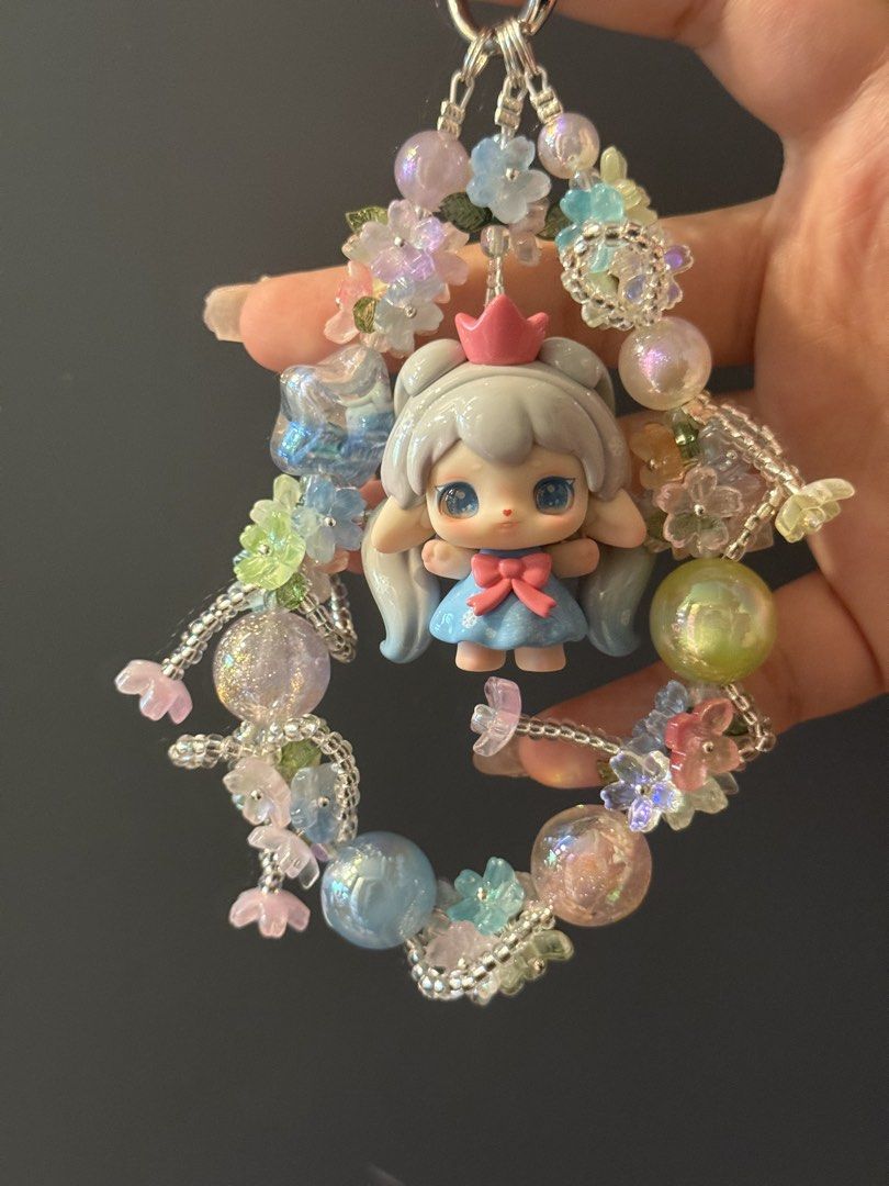 Ruby flower keychain (Category: Handmade Craft) located in Singapore. Submitted by hammiestore (Listing ID 1427253084, Image 2). Description: .