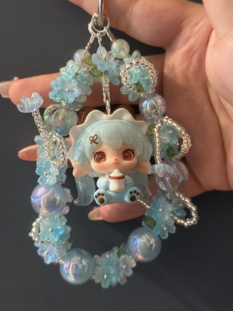 Ruby flower keychain (Category: Handmade Craft) located in Singapore. Submitted by hammiestore (Listing ID 1427253084, Image 1). Description: .