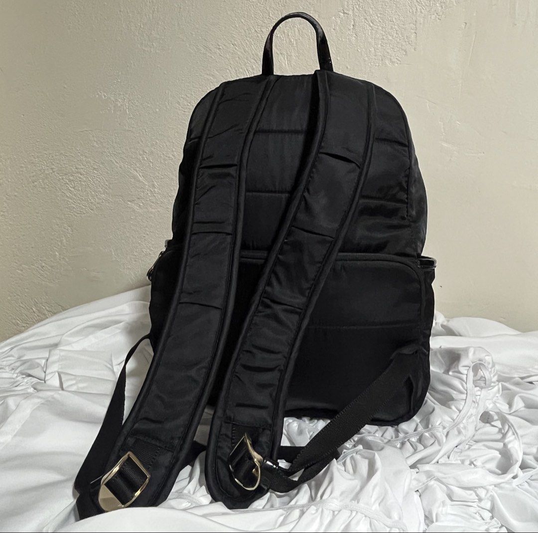 Samsonite RED Black Nylon Backpack - Sleek & Lightweight (Category: Backpacks) located in Carmona. Submitted by vetaesencial (Listing ID 1427183059, Image 3). Description: Selling this authentic Samsonite RED backpack in classic black. Known for its lightweight yet durable design, this bag is perfect for daily commutes, school, or travel. It features a minimalist aesthetic with premium gold-tone hardware. Product Details: • Brand: Samsonite RED •