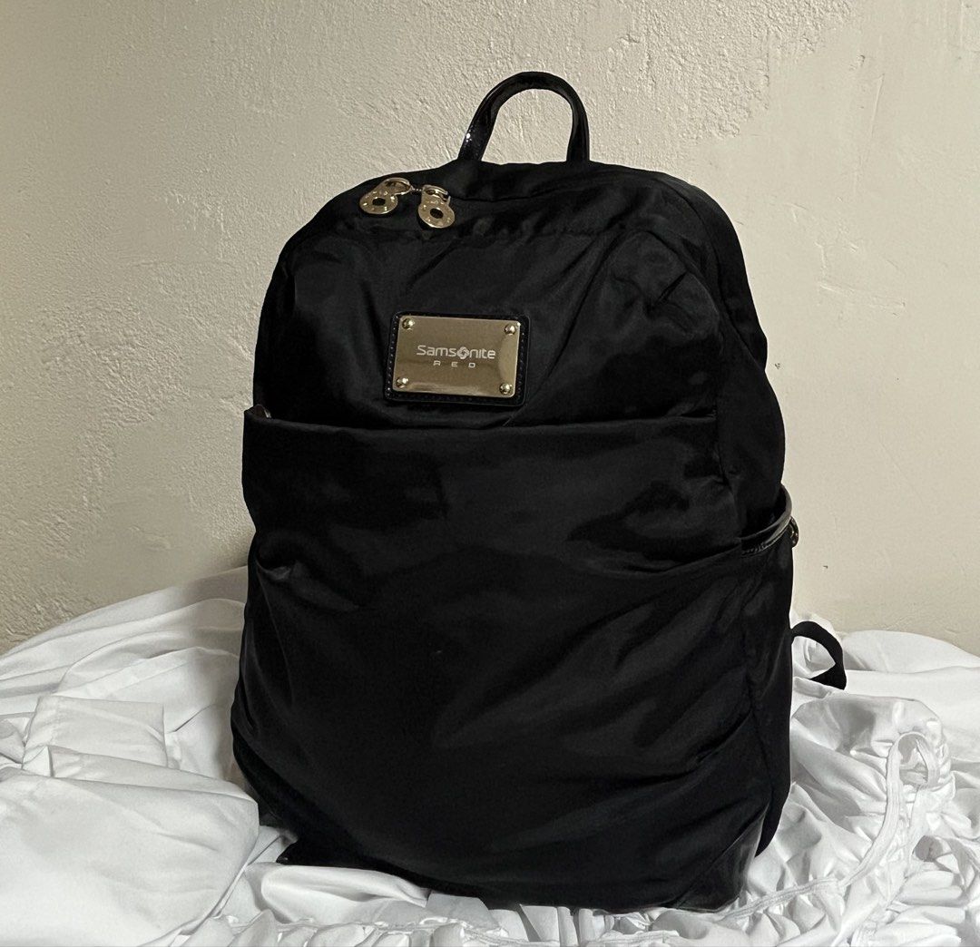 Samsonite RED Black Nylon Backpack - Sleek & Lightweight (Category: Backpacks) located in Carmona. Submitted by vetaesencial (Listing ID 1427183059, Image 1). Description: Selling this authentic Samsonite RED backpack in classic black. Known for its lightweight yet durable design, this bag is perfect for daily commutes, school, or travel. It features a minimalist aesthetic with premium gold-tone hardware. Product Details: • Brand: Samsonite RED •