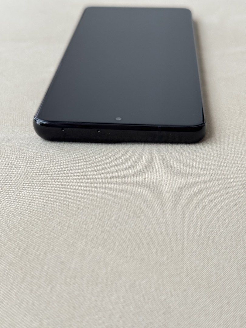 Samsung S21 Ultra | 256gb (Category: Samsung) located in Manila. Submitted by x.hillary (Listing ID 1427194362, Image 3). Description: - Brand: Samsung - Model: 21 Ultra - Color: Black - No issues.