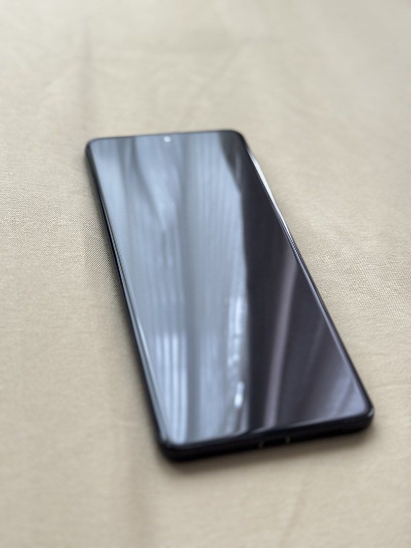 Samsung S21 Ultra | 256gb (Category: Samsung) located in Manila. Submitted by x.hillary (Listing ID 1427194362, Image 2). Description: - Brand: Samsung - Model: 21 Ultra - Color: Black - No issues.