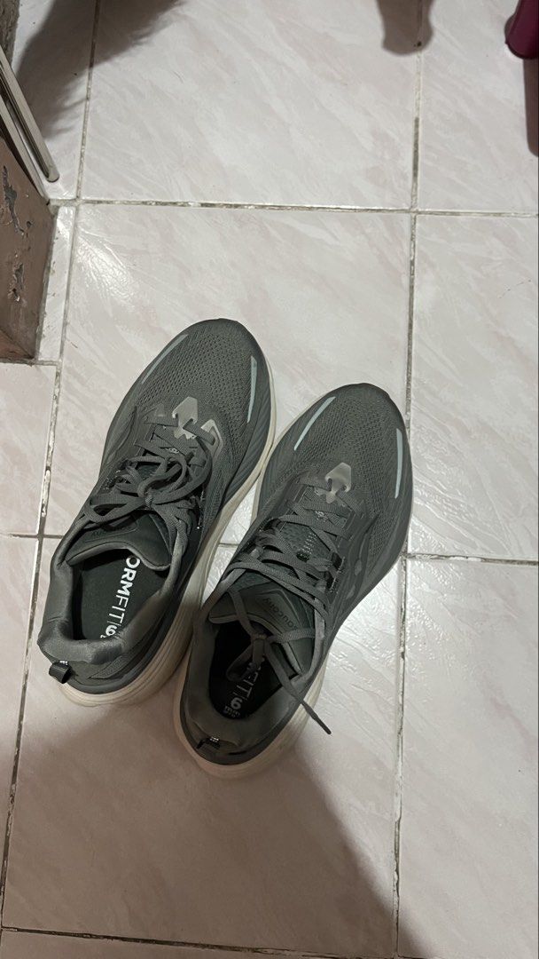 Saucony Hurricane 24 - Rough Tan (Category: Sneakers) located in Pasig City. Submitted by patrickkkk_____ (Listing ID 1427240426, Image 2). Description: Saucony Hurricane 24 Running/Casual shoes Size 10 Fits size 9 (malaki lang sizings ni Saucony) Color Bough Tan Rare color Only used 3x, nego for smooth buyers .