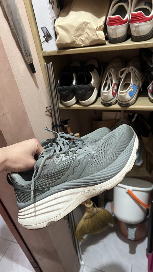Saucony Hurricane 24 - Rough Tan (Category: Sneakers) located in Pasig City. Submitted by patrickkkk_____ (Listing ID 1427240426, Image 1). Description: Saucony Hurricane 24 Running/Casual shoes Size 10 Fits size 9 (malaki lang sizings ni Saucony) Color Bough Tan Rare color Only used 3x, nego for smooth buyers .