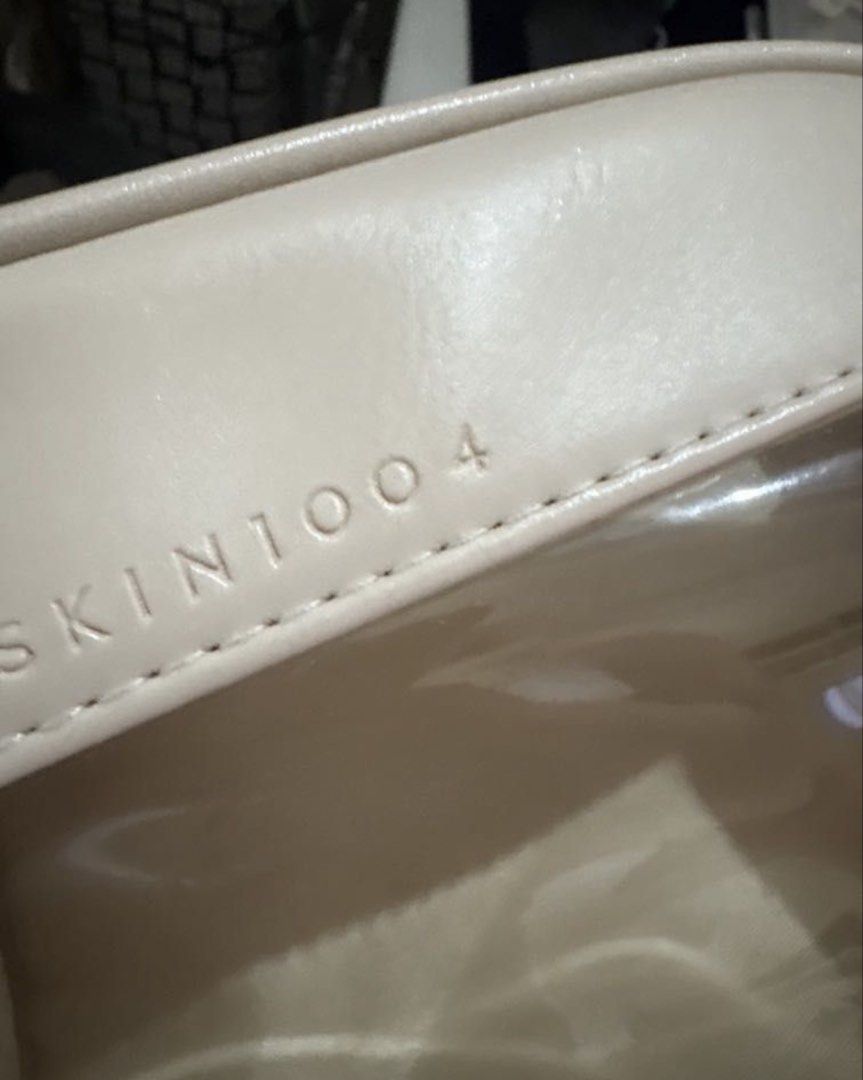 SKIN1004 Signature Pouch (Category: Purses & Pouches) located in Quezon City. Submitted by fairyg (Listing ID 1427305024, Image 3). Description: .