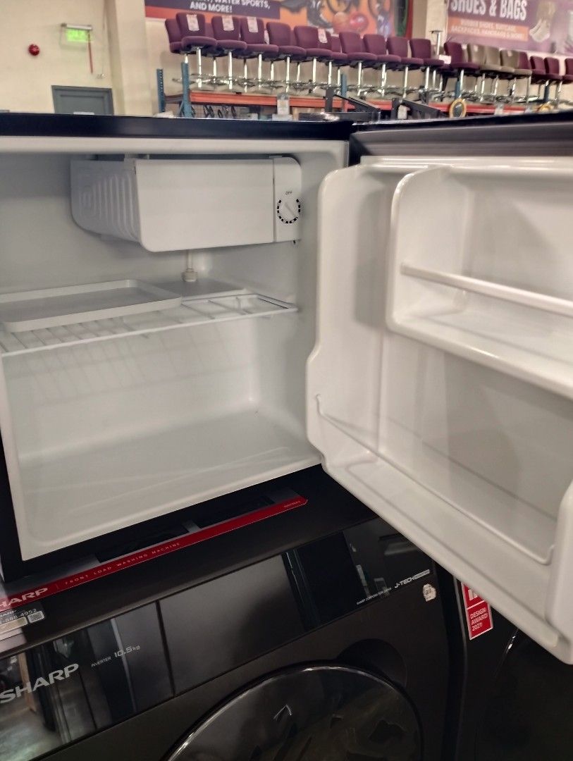 Stirling Bar Fridge 43L (Category: Refrigerators and Freezers) located in Caloocan City. Submitted by dhiony (Listing ID 1427179172, Image 2). Description: Stirling bar fridge with a 43L capacity. Features an energy rating of 95. The fridge has a separate freezer compartment and a shelf. The exterior is black. The original price tag shows ..