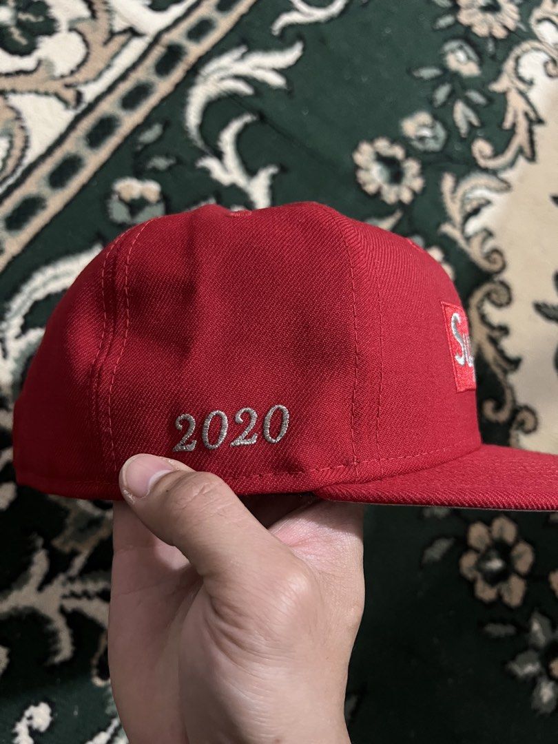Supreme $1M Metallic Box Logo New Era (Category: Caps & Hats) located in Munoz. Submitted by dong4tti (Listing ID 1427250327, Image 2). Description: SIZE 7 1/4 2020 released 100% Authentic check all you want Grey brims Pristine condition .