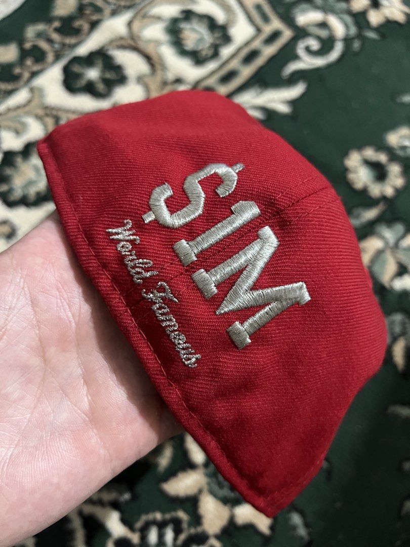 Supreme $1M Metallic Box Logo New Era (Category: Caps & Hats) located in Munoz. Submitted by dong4tti (Listing ID 1427250327, Image 3). Description: SIZE 7 1/4 2020 released 100% Authentic check all you want Grey brims Pristine condition .