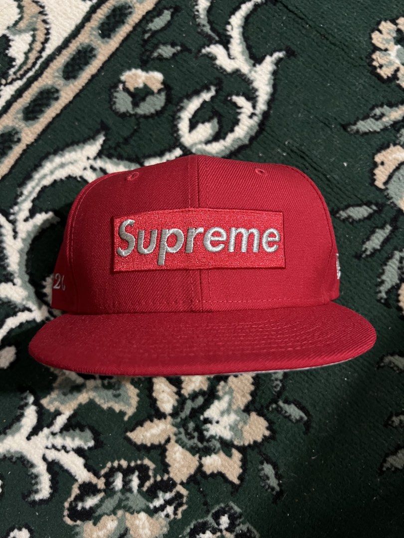 Supreme $1M Metallic Box Logo New Era (Category: Caps & Hats) located in Munoz. Submitted by dong4tti (Listing ID 1427250327, Image 1). Description: SIZE 7 1/4 2020 released 100% Authentic check all you want Grey brims Pristine condition .