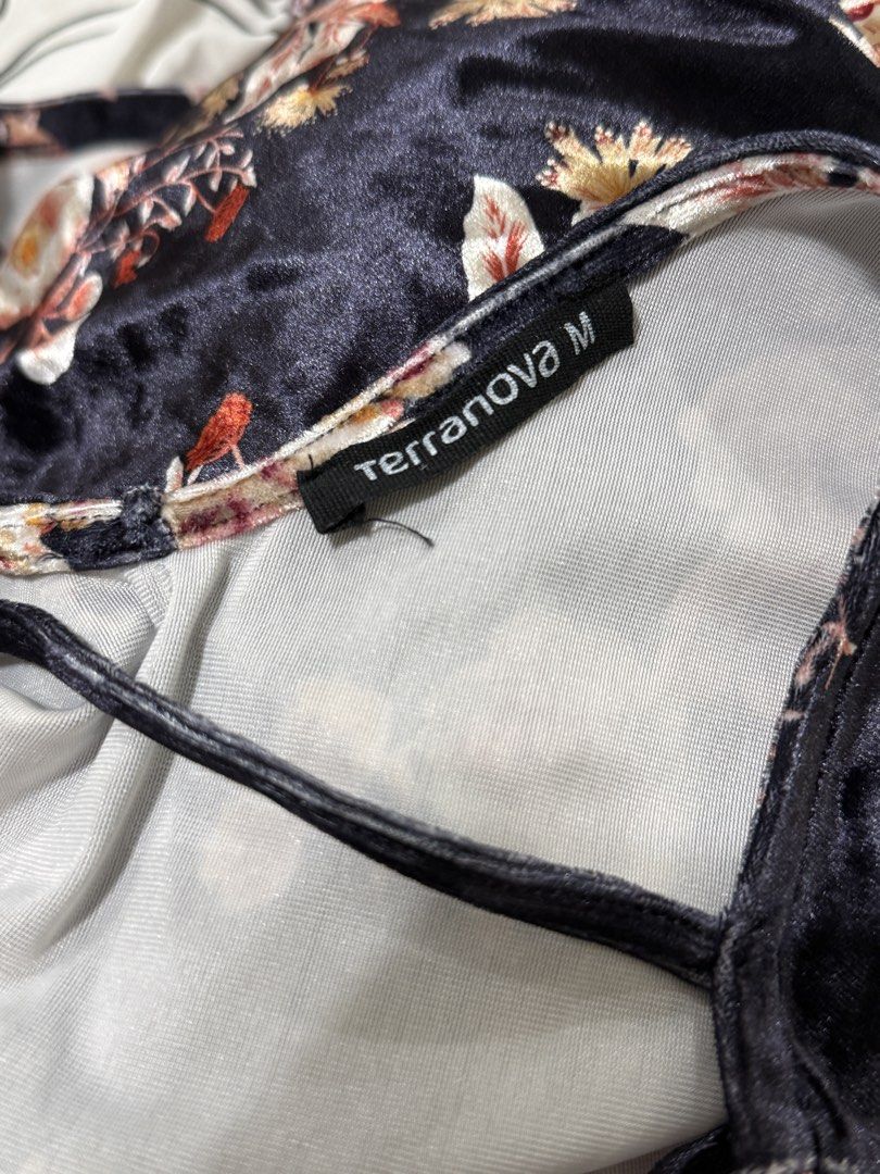 Terranova Floral Velvet Blouse (Category: Blouses) located in Manila. Submitted by charmaaa (Listing ID 1427217815, Image 2). Description: Never used. Velvet/suede texture. .