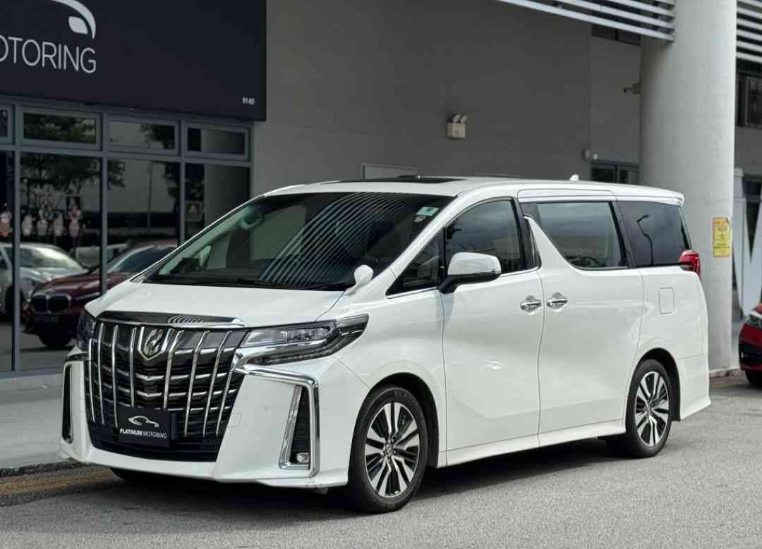 Toyota Alphard F1 Auto Edition 2.5 S C-Package 7-Seater (A) (Category: Used Cars) located in Singapore. Submitted by platinummotoringsg (Listing ID 1427169857, Image 2). Description: Features: 2.5L 4 cylinder inline 16 valve DOHC VVT-I engine, e-CVT transmission, producing 194bhp, cruise control, multi function steering, keyless entry/start. Accessories: Factory-fitted audio system, BT, electric memory seats, dual-power sliding doors, ventilated 