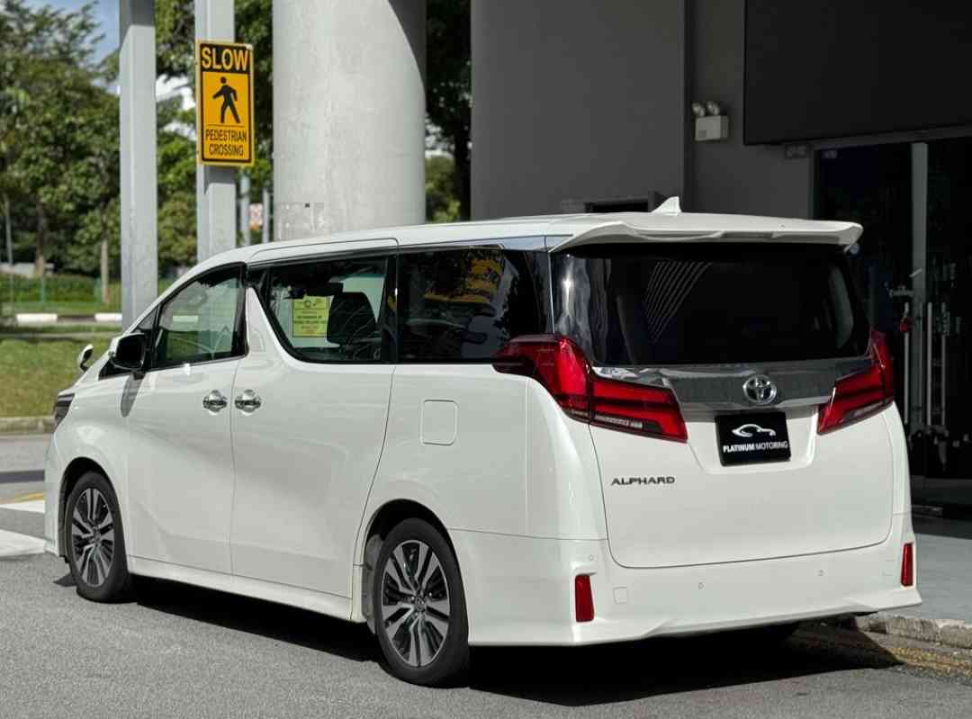 Toyota Alphard F1 Auto Edition 2.5 S C-Package 7-Seater (A) (Category: Used Cars) located in Singapore. Submitted by platinummotoringsg (Listing ID 1427169857, Image 3). Description: Features: 2.5L 4 cylinder inline 16 valve DOHC VVT-I engine, e-CVT transmission, producing 194bhp, cruise control, multi function steering, keyless entry/start. Accessories: Factory-fitted audio system, BT, electric memory seats, dual-power sliding doors, ventilated 