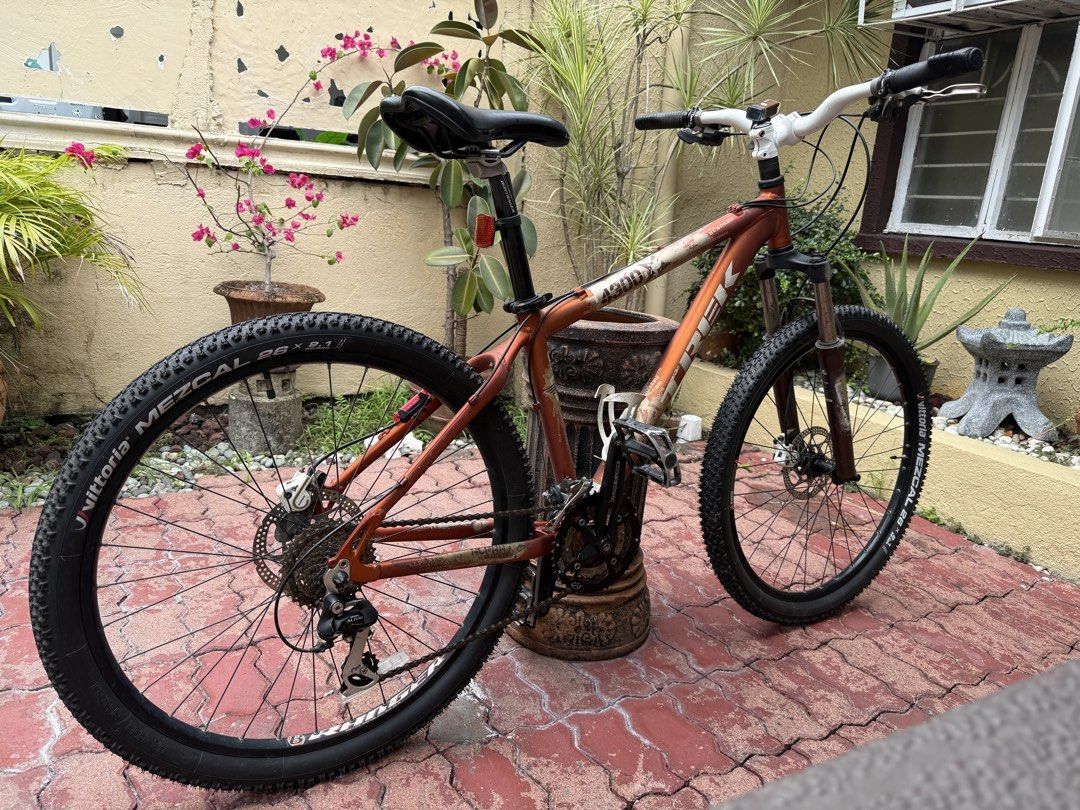 Trek 4300 Mountain Bike (Category: Bicycles) located in Muntinlupa City. Submitted by shengski21 (Listing ID 1427182099, Image 2). Description: Trek frame (16 inch 41cm) Shimano Alivio gear shifter Shimano break handle Amoeba handle post & bar Shimano disc break Shimano hub HB-RM65 quick release Bonranger rim (26x2.1) Bonrager Seatpost Vittoria Mezcal 26x2.1.