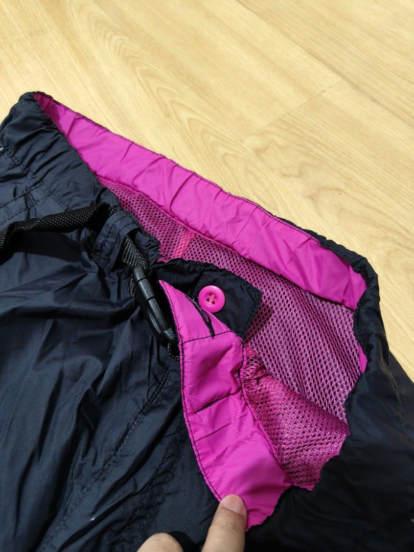 Uniqlo Nylon Pants - Size S (Category: Other Bottoms) located in Las Pinas. Submitted by lm1205 (Listing ID 1427166961, Image 3). Description: Small size Fits 27-29.