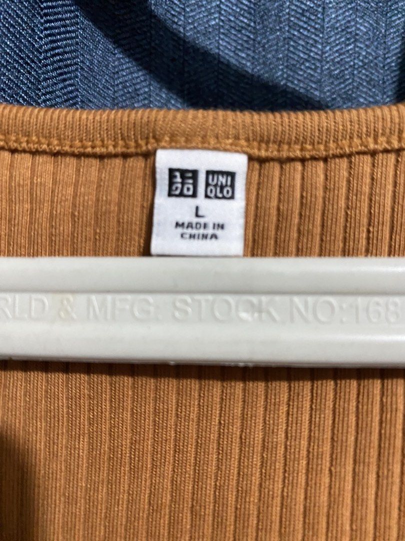 Uniqlo Ribbed Square Neck Top - Size L (Category: Shirts) located in Quezon City. Submitted by flyhighdove (Listing ID 1427249337, Image 2). Description: 📍 QC MOD: Lalamove, grab, GoGoXpress, J&T MOP: GCash, Unionbank my measurements: height: 161cm / 5'3 waist size: 26 inches bust size: 32inches / 36B/34C size of product (in inches): length: 17 width: 14 can fit sizes: M-L Product is stretchy 🍒 REMINDERS! 1. Payment is accepted via GCash and Un