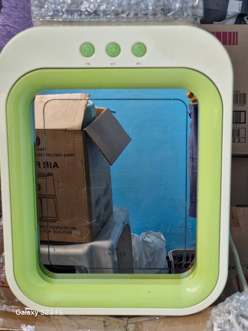 UPANG 7 Series Baby Bottle UV Sterilizer Green (Category: Air Purifiers & Dehumidifiers) located in Makati City. Submitted by fortuneflow888 (Listing ID 1427216970, Image 1). Description: UPANG 7 Series Baby Bottle UV Sterilizer - Green For only P7,500 + SF - brand from SKorea, slightly used - Uses dual UV lamps (kills up to 99.9% germs) - With drying + deodorizing function Good for: baby bottles, toys, gadgets, masks - Capacity: 9–12 bottles.