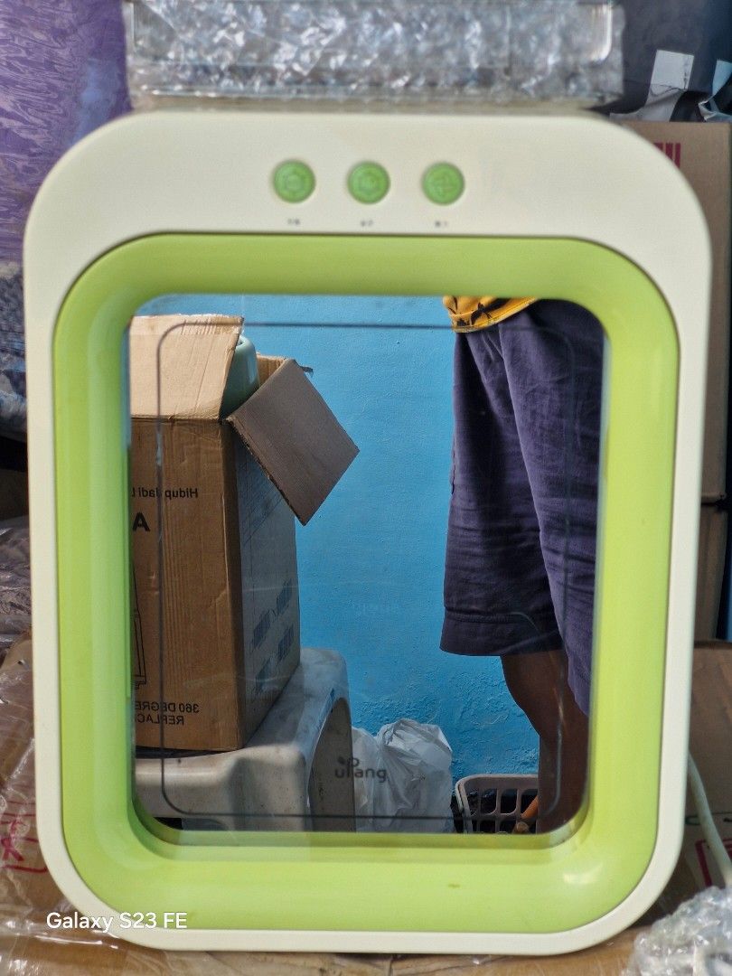 UPANG 7 Series Baby Bottle UV Sterilizer Green (Category: Air Purifiers & Dehumidifiers) located in Makati City. Submitted by fortuneflow888 (Listing ID 1427216970, Image 2). Description: UPANG 7 Series Baby Bottle UV Sterilizer - Green For only P7,500 + SF - brand from SKorea, slightly used - Uses dual UV lamps (kills up to 99.9% germs) - With drying + deodorizing function Good for: baby bottles, toys, gadgets, masks - Capacity: 9–12 bottles.