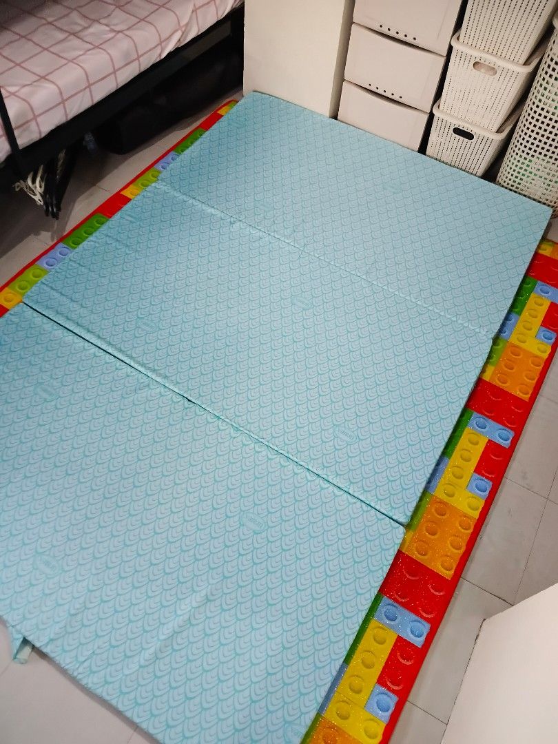 Uratex Mattress Foldable (2x48x75) w/ Free Mat (Category: Bed Frames & Mattresses) located in Makati City. Submitted by tonitc (Listing ID 1427243289, Image 2). Description: It conveniently folds into three sections for easy storage. Includes transparent bag with zipper closure. Dimensions are 48 x 75 inches with a 2-inch thickness. Perfect for afternoon naps, bonding time with kids, or as an extra sleeping space for overnight guests. Color may a