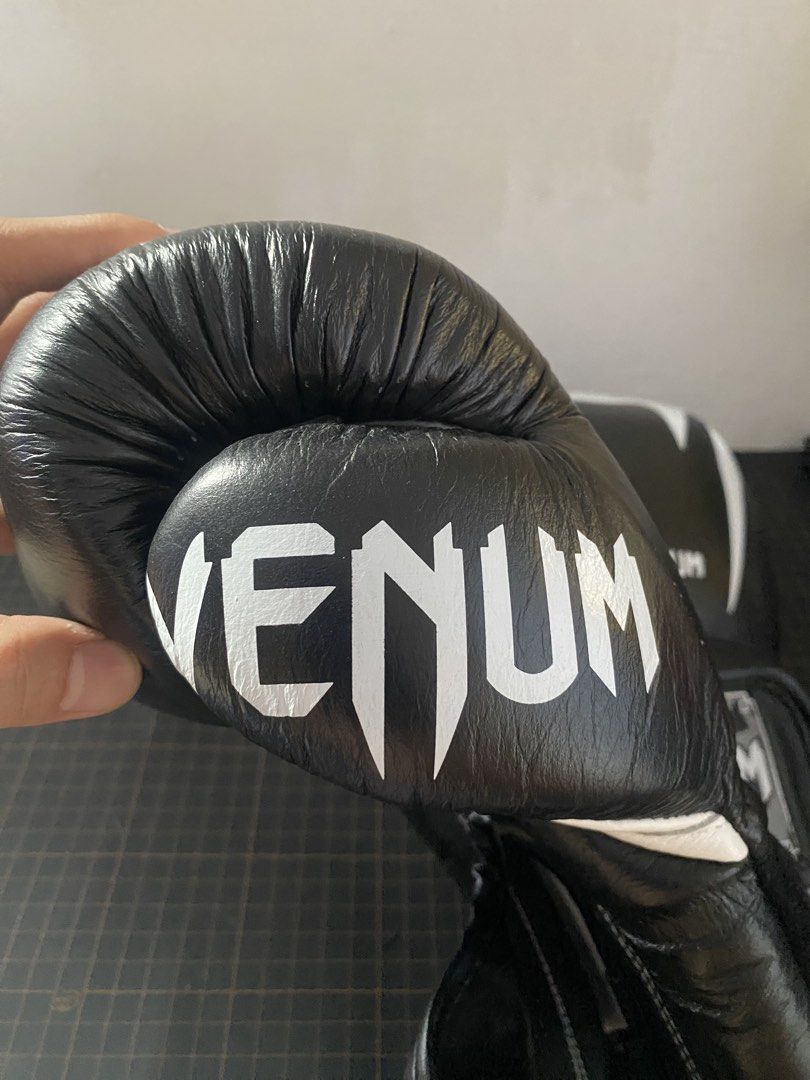 Venum Giant Boxing Gloves 8oz (Category: Combat Sports) located in Manila. Submitted by club75 (Listing ID 1427207400, Image 3). Description: Brand New Original with Tag Venum Giant 8oz ‼️way below SRP (8,000) RFS: extra gloves.