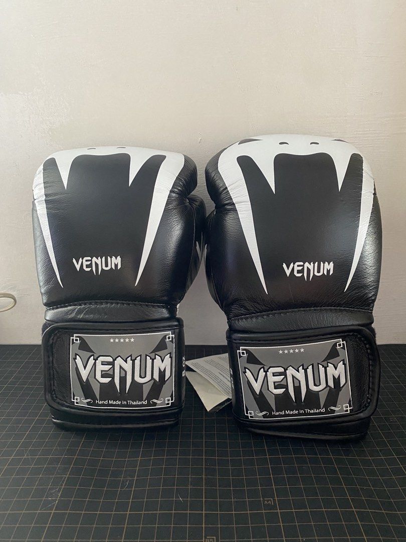 Venum Giant Boxing Gloves 8oz (Category: Combat Sports) located in Manila. Submitted by club75 (Listing ID 1427207400, Image 1). Description: Brand New Original with Tag Venum Giant 8oz ‼️way below SRP (8,000) RFS: extra gloves.