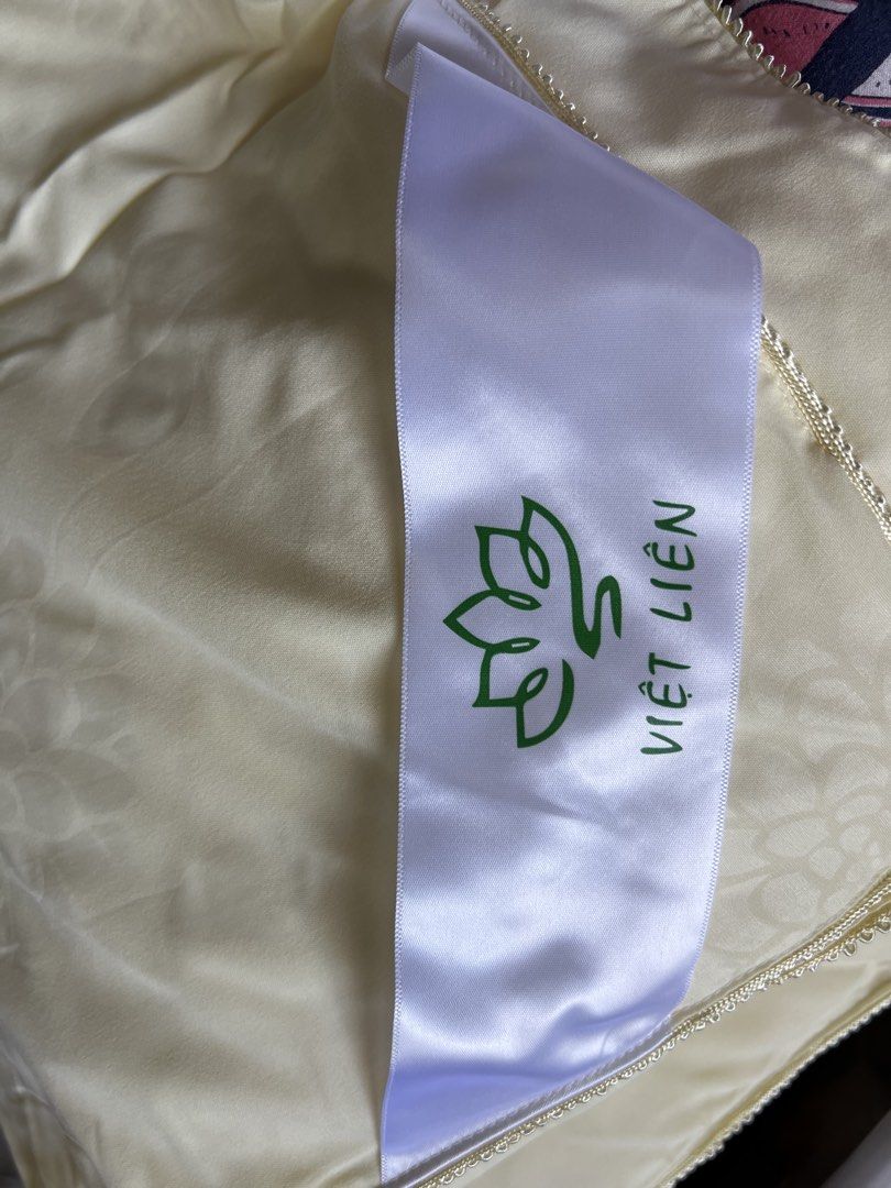 Viet Lien Bedding Set (Category: Bedding & Towels) located in Angono. Submitted by gifted_turtle (Listing ID 1427228780, Image 3). Description: Authentic Vietnam silk ✨ Soft, elegant, and premium quality..