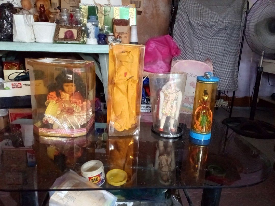 Vintage Assorted Dolls in Gift Gallery Doll in Boxes (Category: Vintage Collectibles) located in Marikina City. Submitted by picker_seller17 (Listing ID 1427206506, Image 1). Description: Collectible doll in a clear display case. The doll is wearing a red and gold dress with a matching bow. It has black hair and is holding a rose. The box has the Gift Gallery logo. The doll is in a clear plastic case..