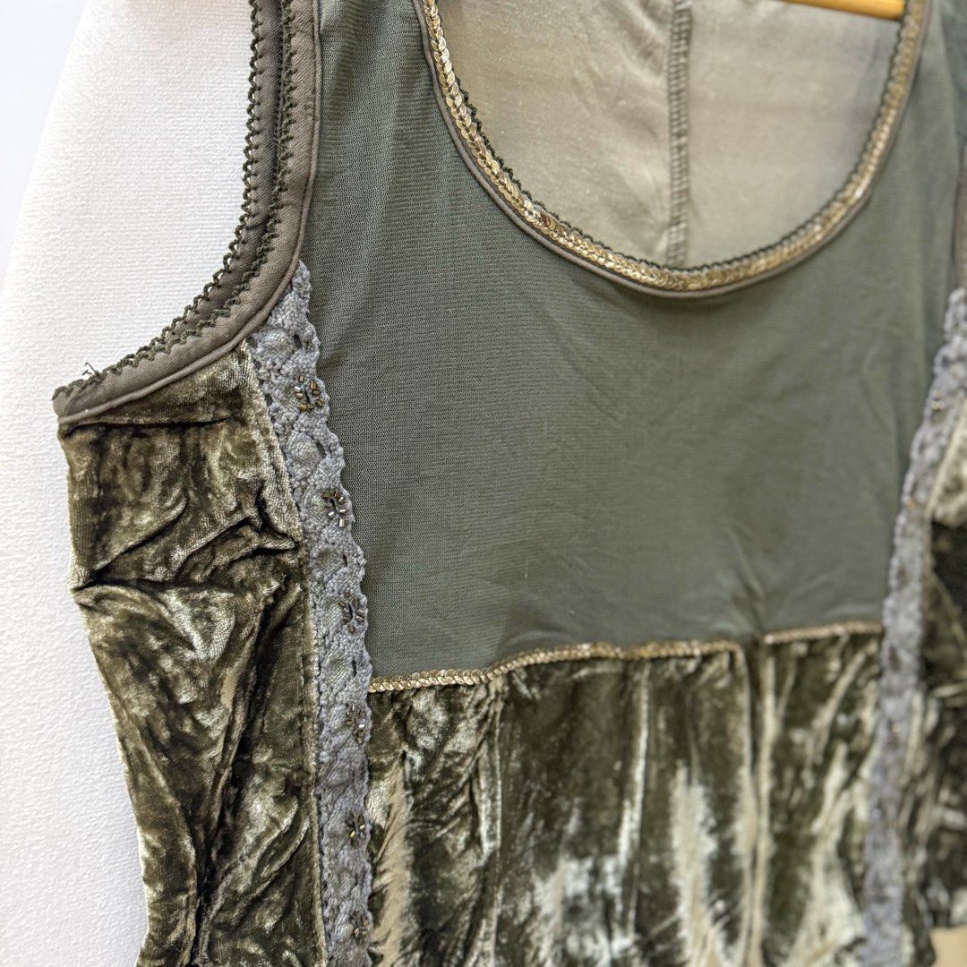 Y2K Olive Green Velvet Top (Category: Sleeveless) located in Mandaluyong City. Submitted by riaaaaaam (Listing ID 1427259513, Image 2). Description: L-XL.