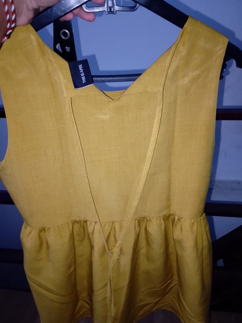 Yellow Blouse this is april (Kategori: Atasan) berada di Jakarta Barat. Dikirim oleh preloved_dils (ID iklan 1427209941, Gambar 3). Deskripsi: model iket belakang , bagus bgt no defect.