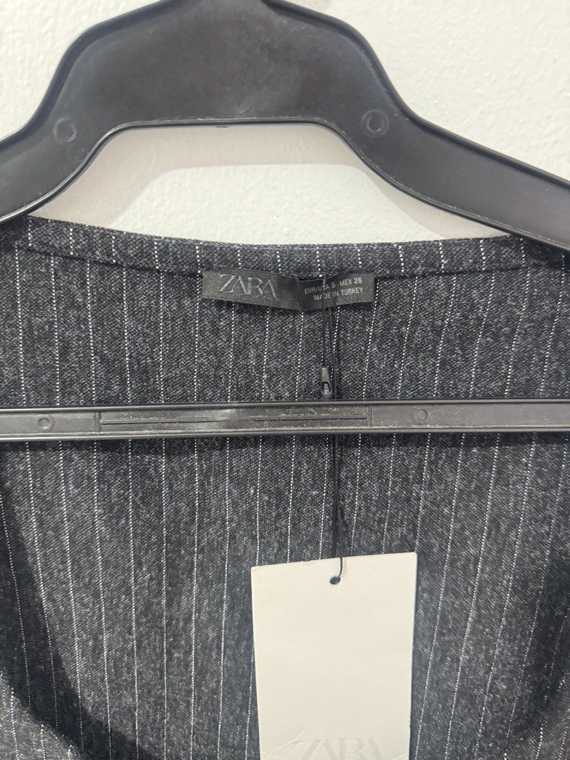 Zara Black Pinstripe Vest (Category: Sleeveless) located in Mandaluyong City. Submitted by cambeeb (Listing ID 1427238356, Image 3). Description: -BNWT -Fabric is thick and stretchy -RFS: doesn't fit me.