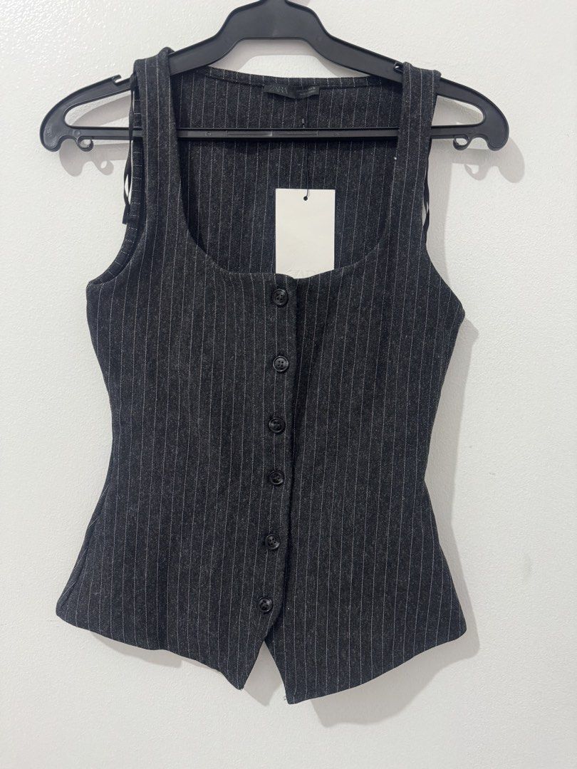 Zara Black Pinstripe Vest (Category: Sleeveless) located in Mandaluyong City. Submitted by cambeeb (Listing ID 1427238356, Image 1). Description: -BNWT -Fabric is thick and stretchy -RFS: doesn't fit me.