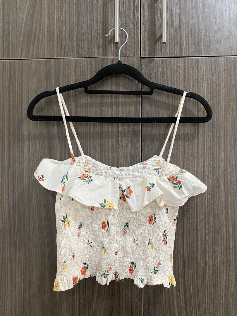 Zara Floral Smocked Top (Category: Sleeveless) located in Bugallon. Submitted by jamideclutters (Listing ID 1427290527, Image 3). Description: .