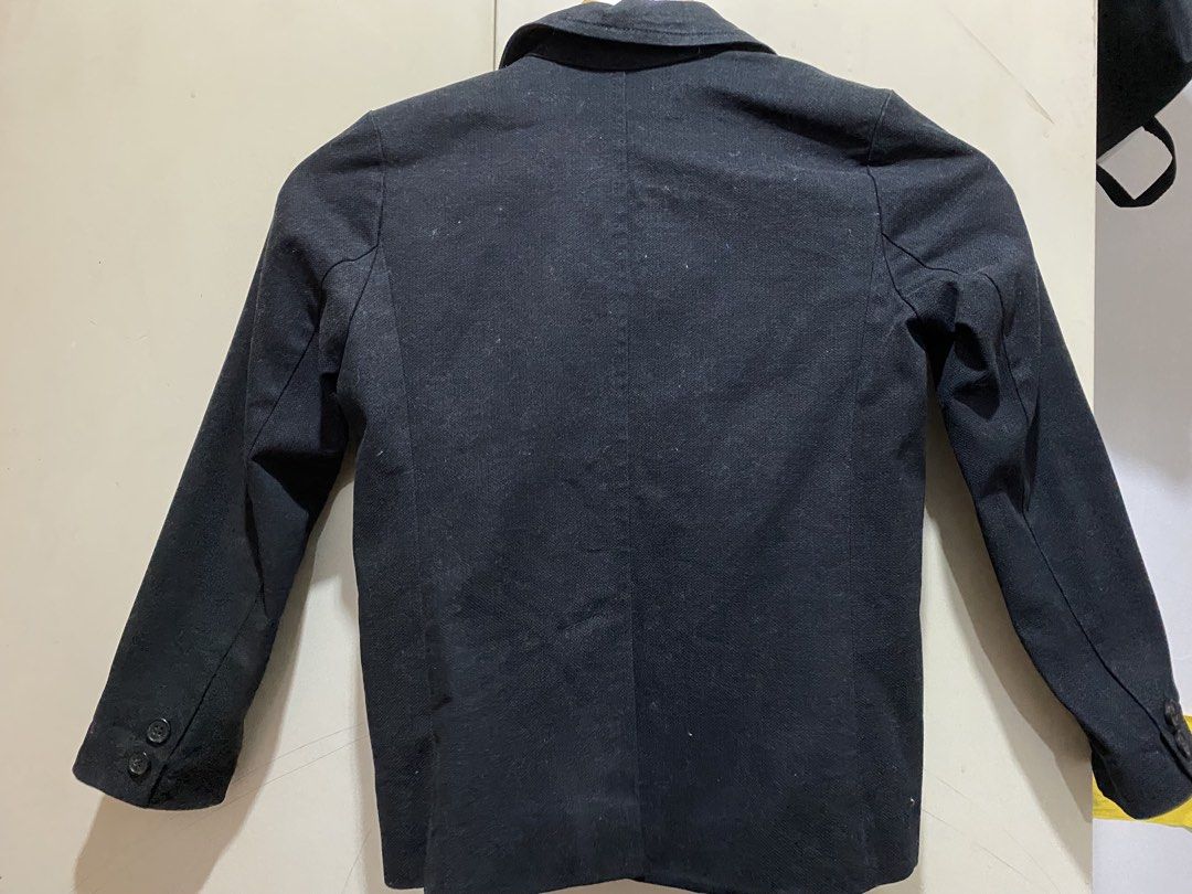 Zara Kids Suit Blazer (Category: Babies & Kids Fashion) located in General Tinio. Submitted by andy_1129 (Listing ID 1427224392, Image 2). Description: Can fit upto 8yo .Black blazer from Zara Kids. Features a single-button closure, two front pockets, and buttoned cuffs. The interior lining has a striped pattern. The label indicates the suit is designed for children aged 5-6 years old, with a height of 118 cm. Made in Bulgaria..