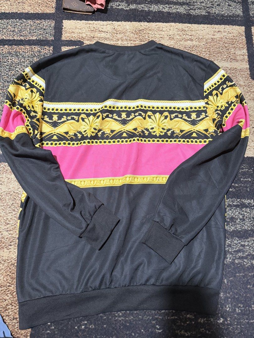 Zara Printed Sweatshirt - XL (Category: Longsleeves) located in Manila. Submitted by junanthony00412 (Listing ID 1427241143, Image 2). Description: .