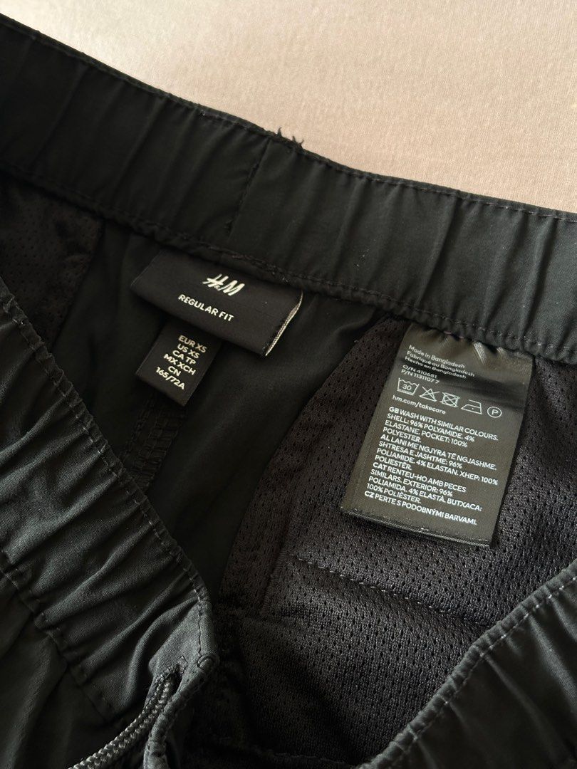 6 Pocket Utility pants (Category: Joggers) located in Muntinlupa City. Submitted by emanuelthings (Listing ID 1427365085, Image 2). Description: H&M 6 Pocket utility pants Used but good cond ₱1,000 only.
