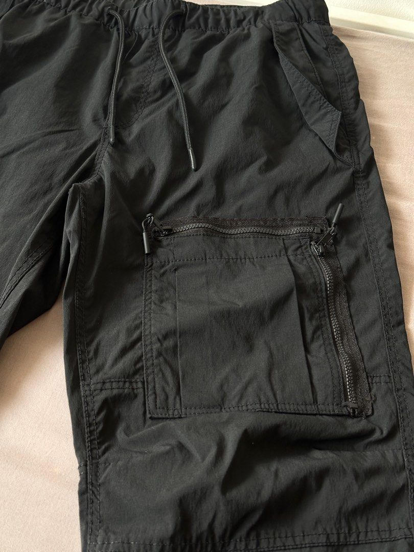 6 Pocket Utility pants (Category: Joggers) located in Muntinlupa City. Submitted by emanuelthings (Listing ID 1427365085, Image 1). Description: H&M 6 Pocket utility pants Used but good cond ₱1,000 only.