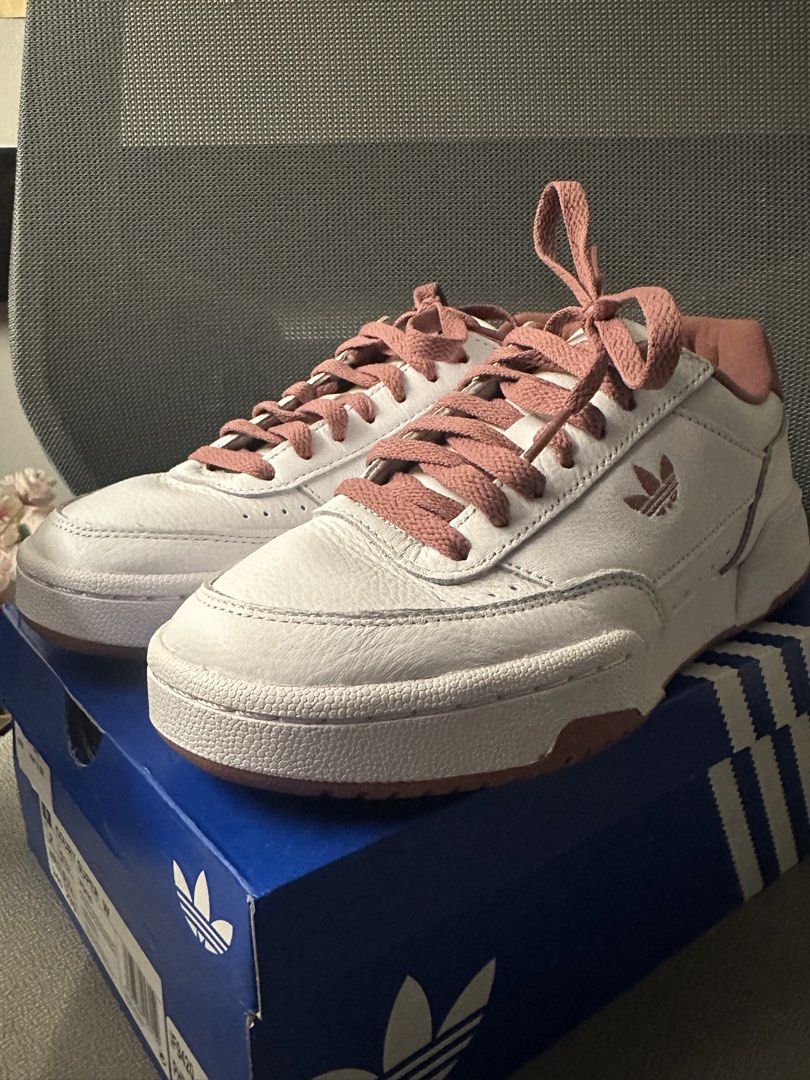 Adidas Court Super W (Category: Sneakers) located in Antipolo. Submitted by yhbc08 (Listing ID 1427380967, Image 1). Description: RFS: wrong size ✨ ✅ good condition ✔️ slight creasing because it was used once ✅ message if you would like to get more pictures of the product.
