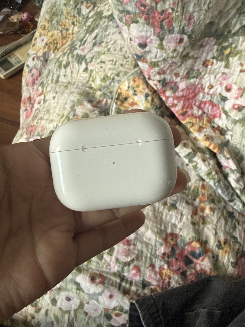 Apple AirPods Pro 2404998052413460481