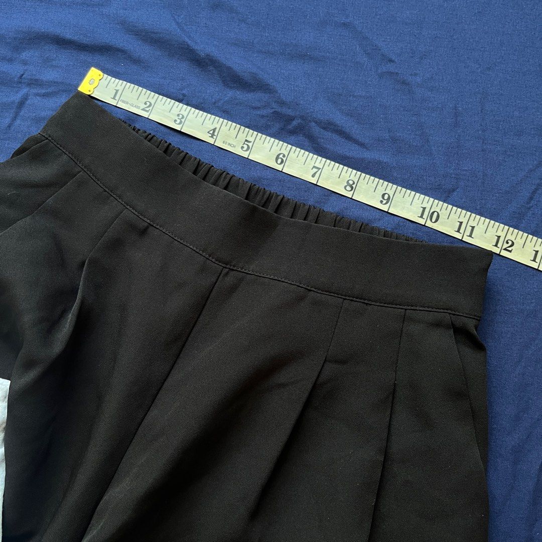 Assorted Shorts - Black, Gray, and Beige (Category: Shorts) located in Cagayan de Oro. Submitted by aeiith (Listing ID 1427340905, Image 2). Description: Dimes are posted length po sa lahat is 14" Linen (thrift) Sweat short (unisex) Pleated shorts (used once) Price is firm + shipping Thanks.