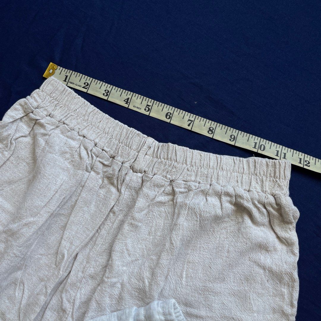 Assorted Shorts - Black, Gray, and Beige (Category: Shorts) located in Cagayan de Oro. Submitted by aeiith (Listing ID 1427340905, Image 3). Description: Dimes are posted length po sa lahat is 14" Linen (thrift) Sweat short (unisex) Pleated shorts (used once) Price is firm + shipping Thanks.