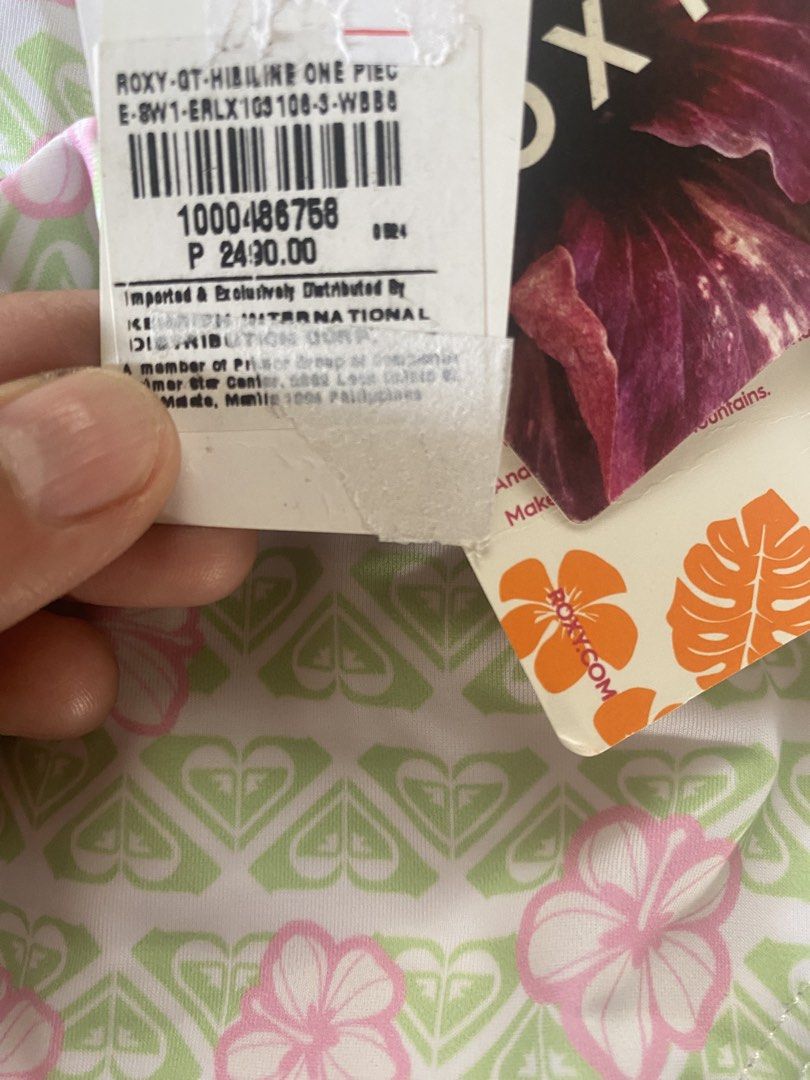 Authentic Roxy Hibiline One Piece Swimsuit (Category: Babies & Kids Fashion) located in Valenzuela. Submitted by chegarrucho (Listing ID 1427388950, Image 3). Description: Authentic Roxy with tags Size 3 on tag (best fit 1-2y) Original price: 2,490 pesos Selling price: 600 pesos only.